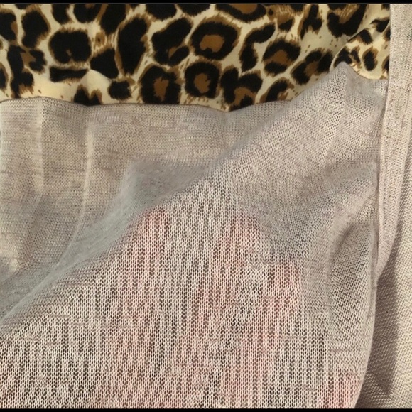 HP x 2 🎉 Tan & Leopard Button Up Top With Tie - Picture 4 of 4